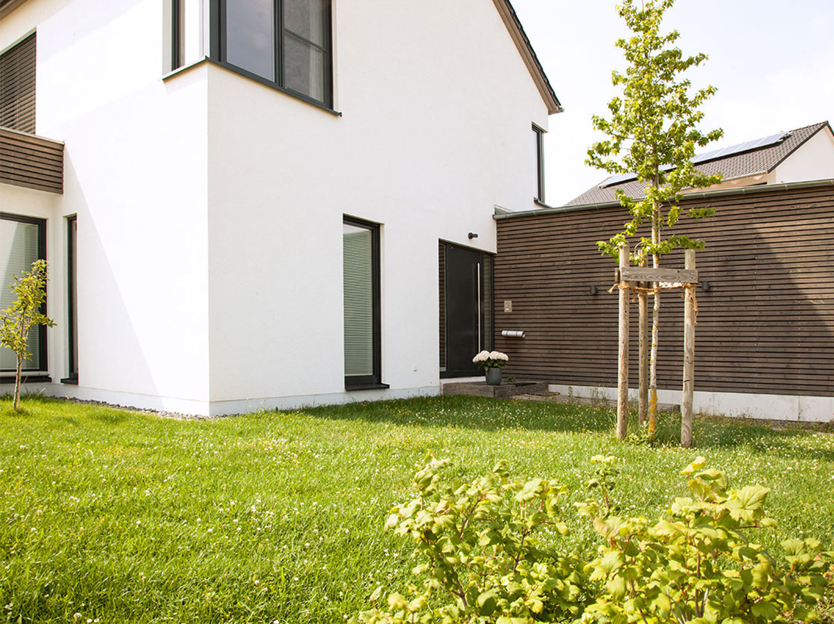 Holzbau-Dahm, Referenz, Holzrahmenbau, Einfamilienhaus, Holzhaus, oekologisch Bauen, saegeraue Leistenschalung